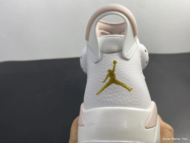 (W) Jordan Hoops Air Retro 6 DH9696-100 Gold 0815